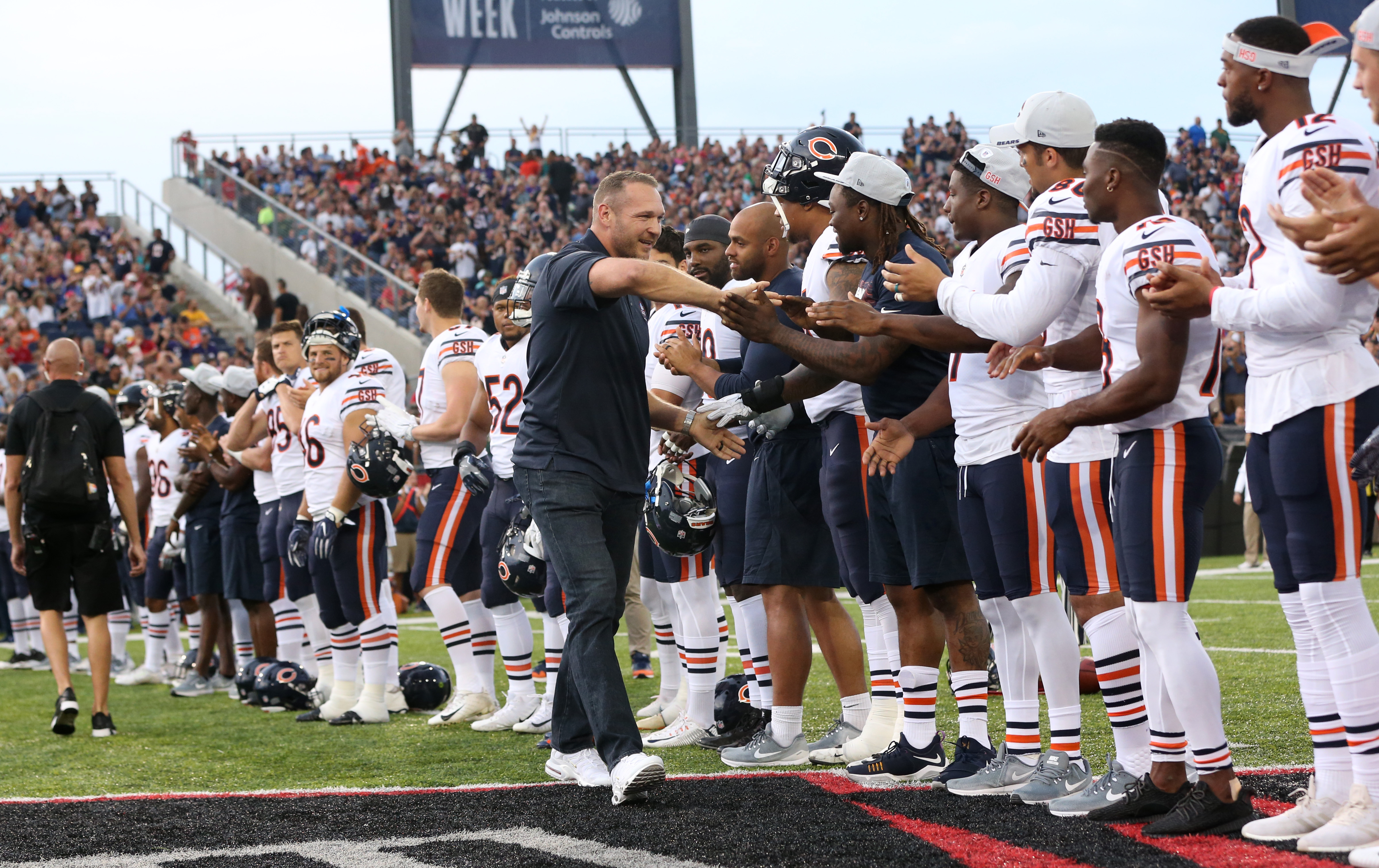 Former Chicago Bears player Brian Urlacher high-fives current members of the team as the 2018 Hall of Fame inductee is introduced before the start of the Hall of Fame Game between the Bears and the Baltimore Ravens at Tom Benson Hall of Fame Stadium in Canton, Ohio, on Thursday, Aug. 2, 2018. (Chris Sweda/Chicago Tribune)