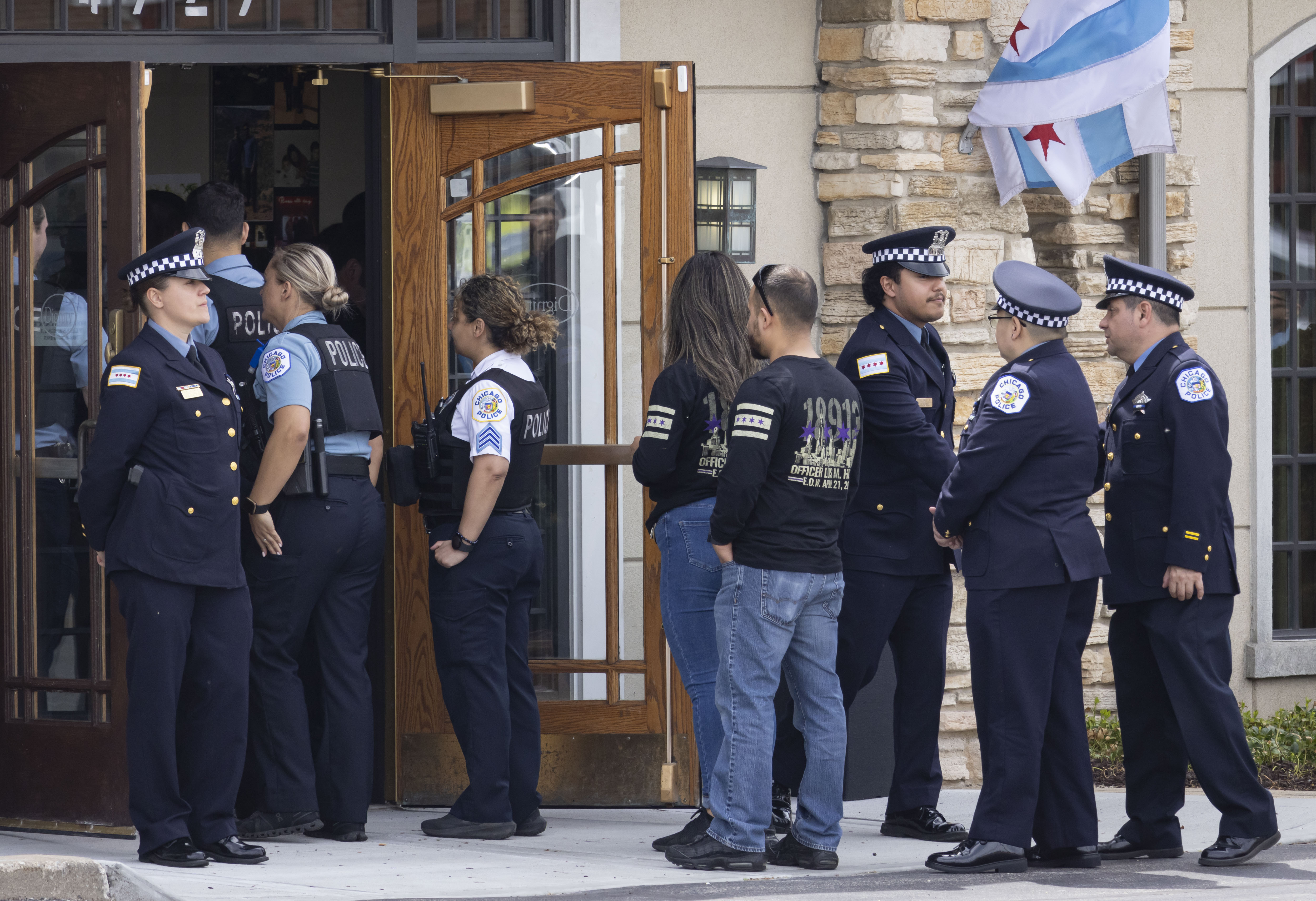 Police officers and members of the public line up to enter the visitation for Chicago police Officer Luis M. Huesca on April 28, 2024, at Blake-Lamb Funeral Home in Oak Lawn. (Brian Cassella/Chicago Tribune)